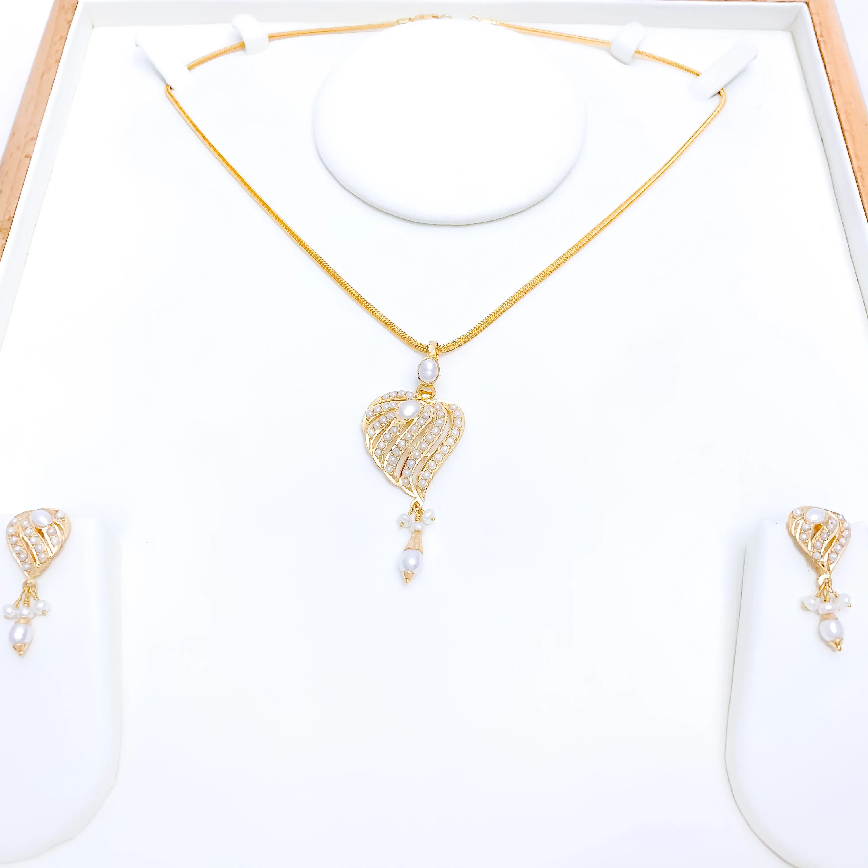 Asymmetrical Pearl Pendant Set