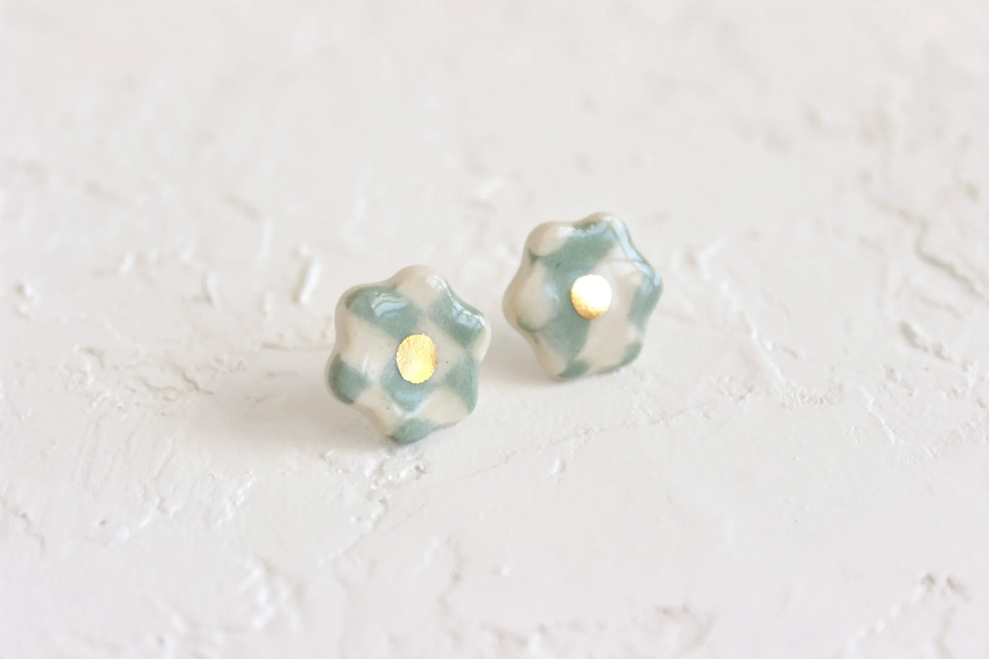 Checkered Flower Stud Earrings