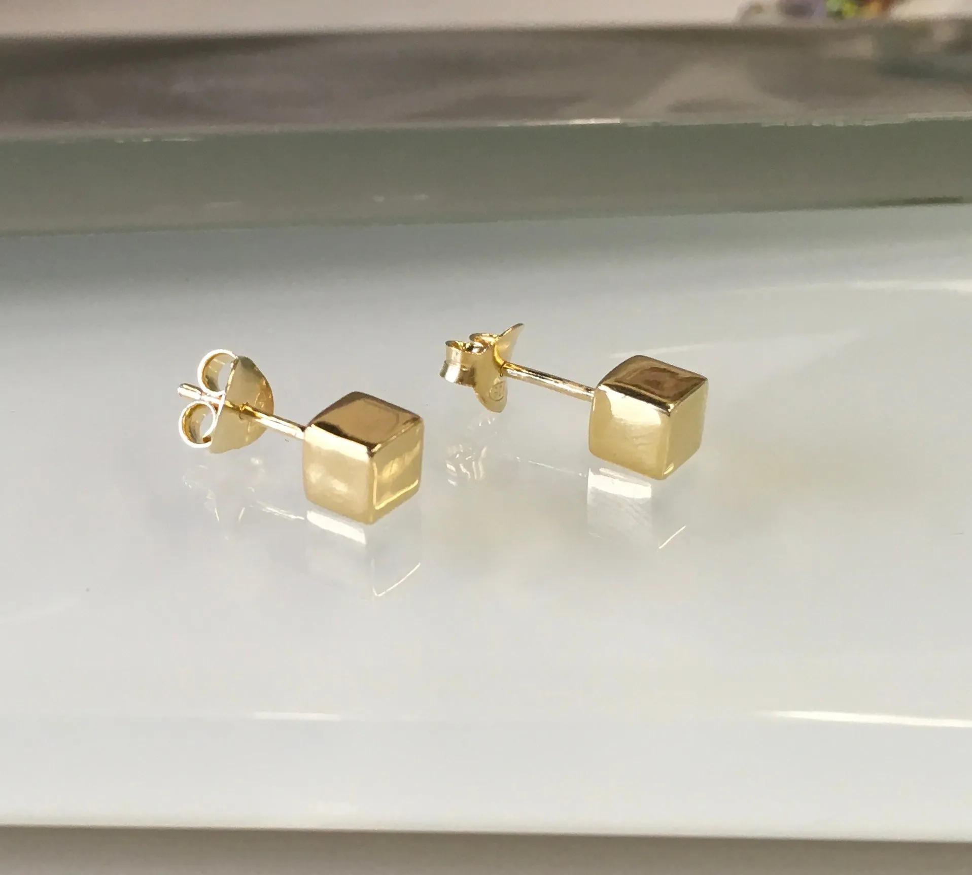 Cube stud earrings