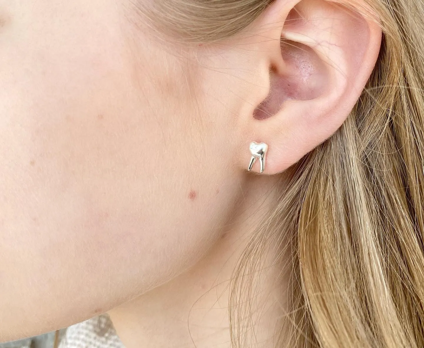 Tooth stud earrings